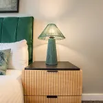 Appartement On The River - Sleeps 10 - *