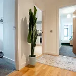 Appartement On The River - Sleeps 10 - *