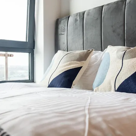 Apartament On The River - Sleeps 10 - *