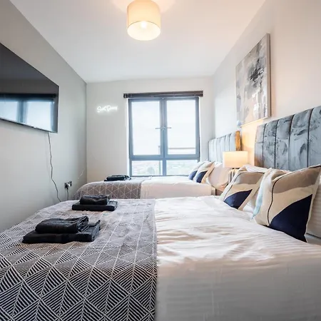 On The River - Sleeps 10 - 利兹