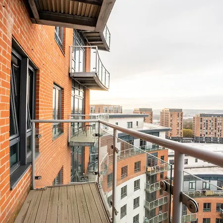 On The River - Sleeps 10 - *