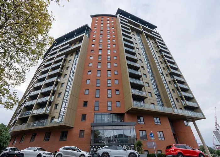 On The River - Sleeps 10 - *