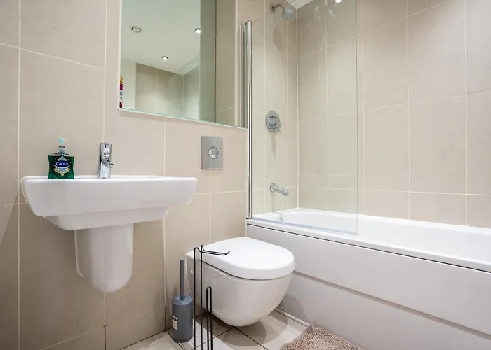 Apartament On The River - Sleeps 10 - Leeds (West Yorkshire)