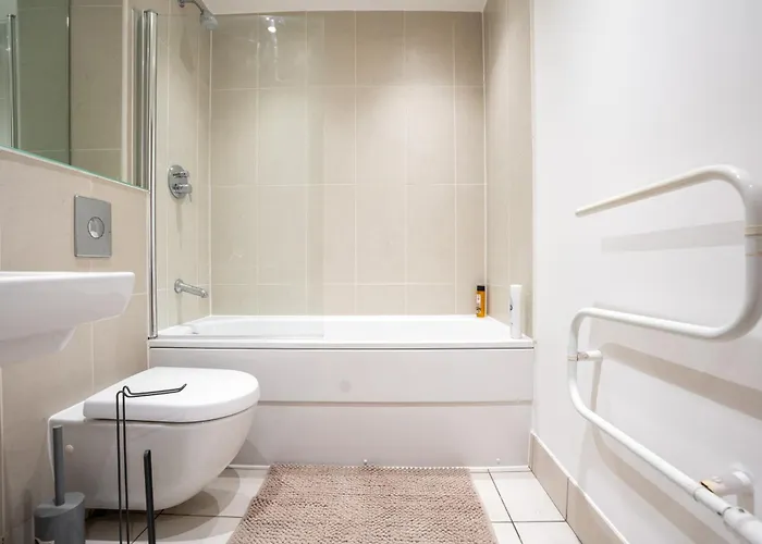 On The River - Sleeps 10 -