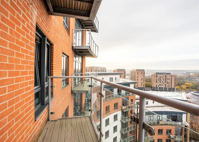 On The River - Sleeps 10 - *