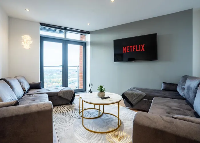 On The River - Sleeps 10 - Leeds (West Yorkshire)