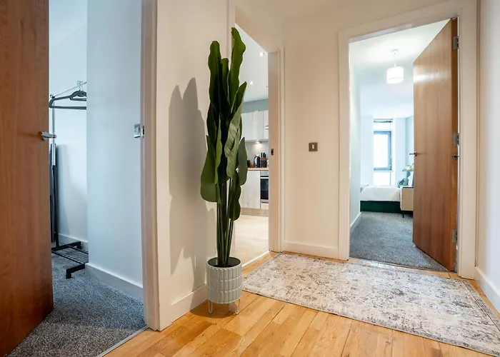 Appartement On The River - Sleeps 10 - *